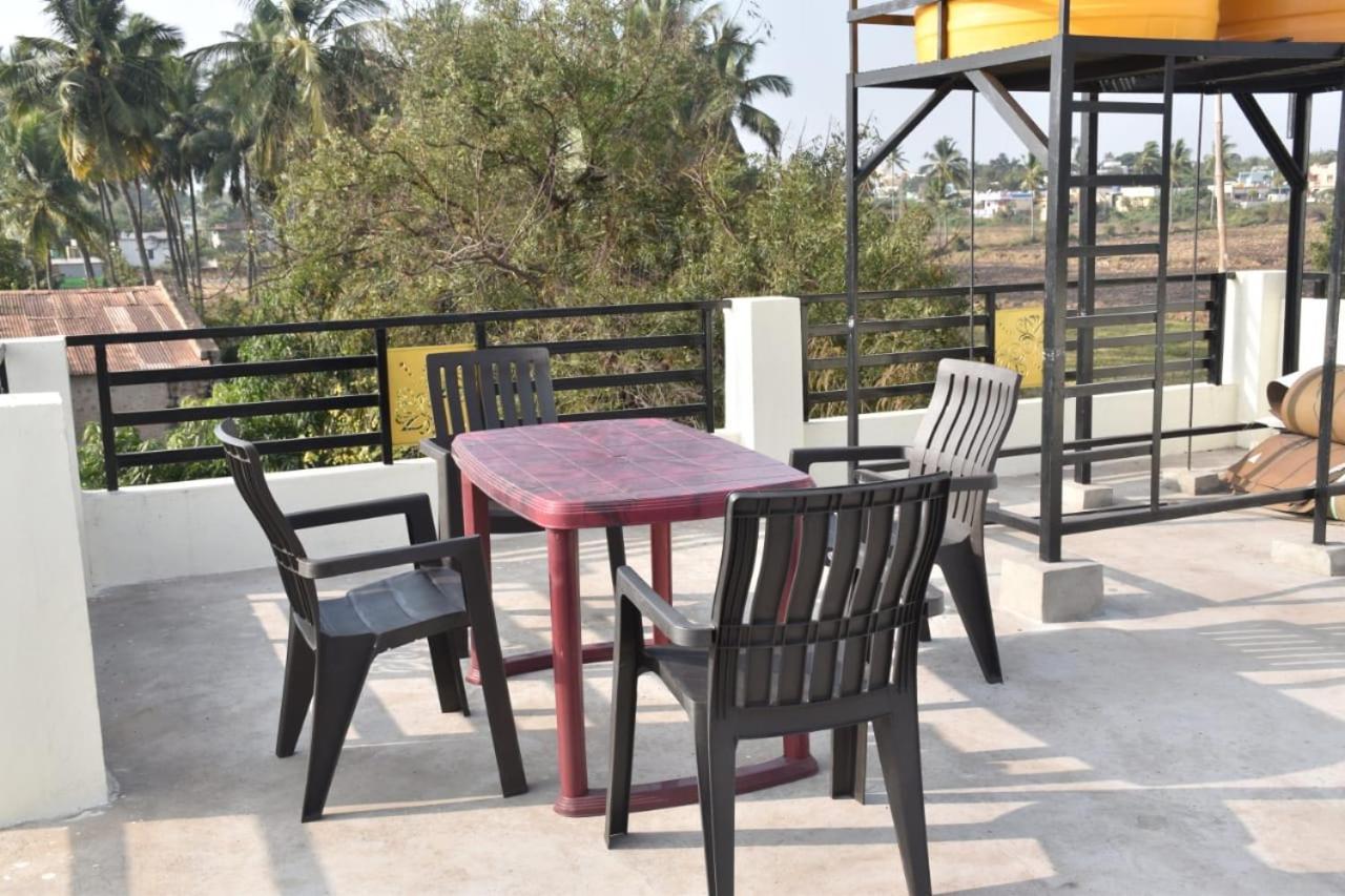 Coconut Homestay Hampi Buitenkant foto
