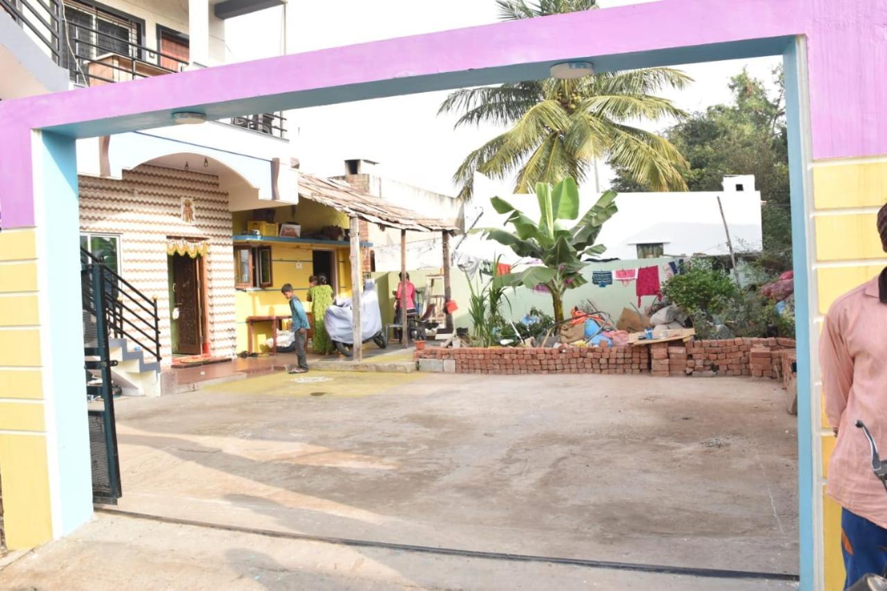 Coconut Homestay Hampi Buitenkant foto