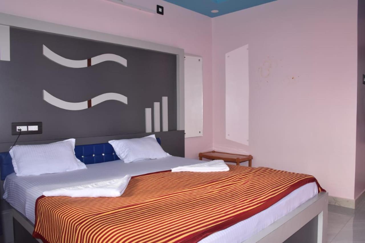 Coconut Homestay Hampi Buitenkant foto