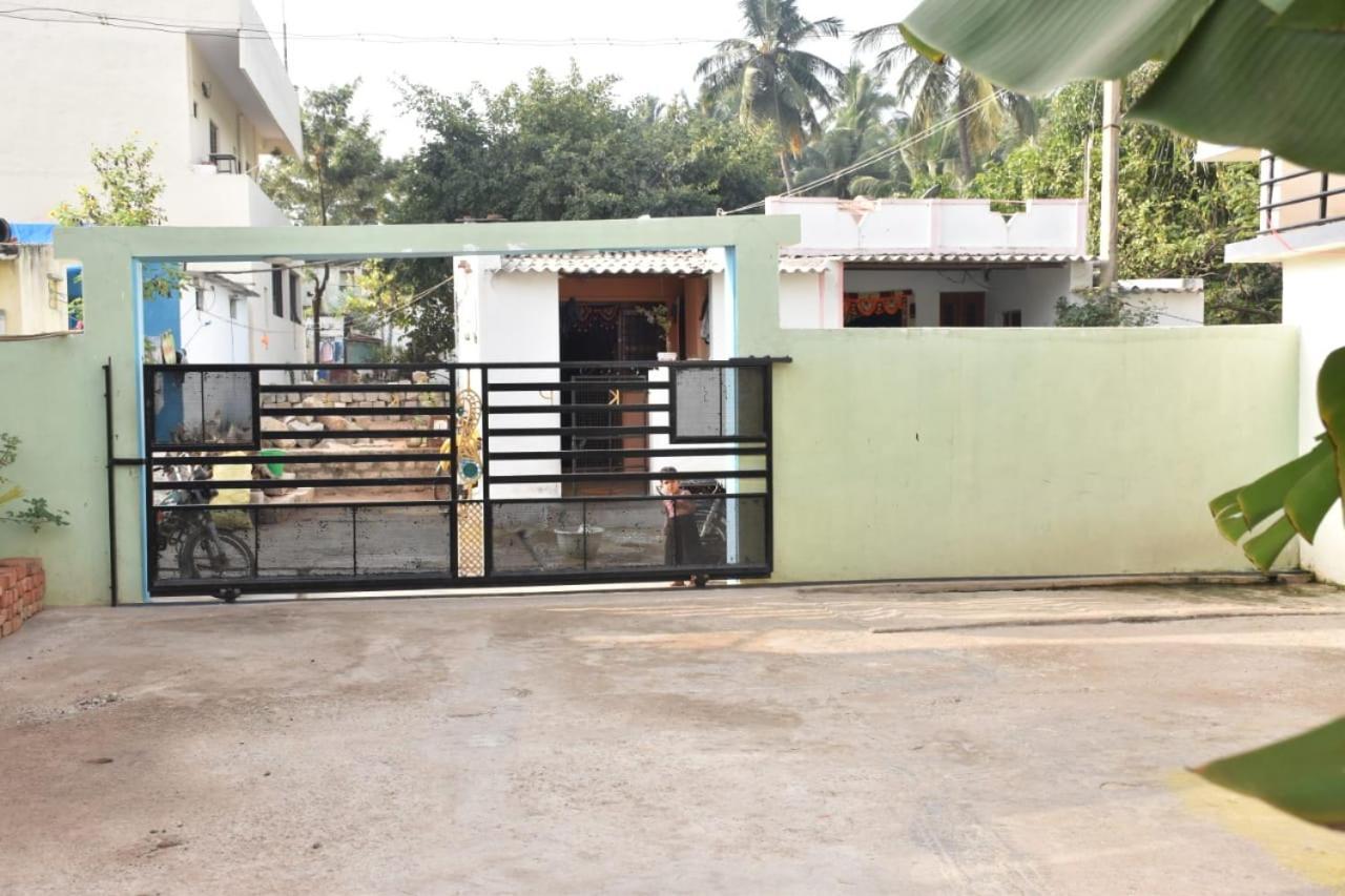 Coconut Homestay Hampi Buitenkant foto