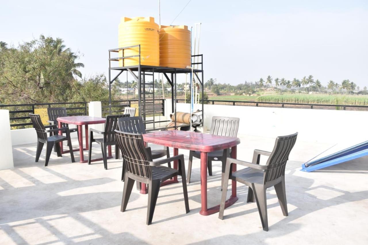 Coconut Homestay Hampi Buitenkant foto